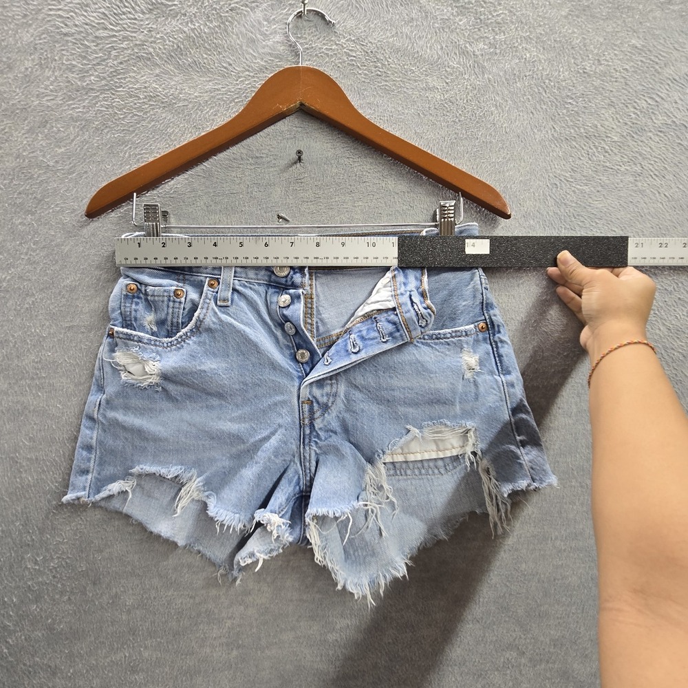 Levi's 501 Shorts W25 Light Blue Denim Cutoff Frayed Zipper High Rise - Picture 8 of 10
